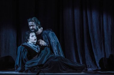 Dnipro, Ukrayna - 7 Ekim 2018: Dnipro Devlet Opera ve Bale Tiyatrosu üyeleri tarafından gerçekleştirilen Rigoletto opera.