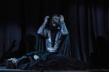 Dnipro, Ukrayna - 7 Ekim 2018: Dnipro Devlet Opera ve Bale Tiyatrosu üyeleri tarafından gerçekleştirilen Rigoletto opera.