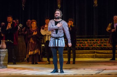 Dnipro, Ukrayna - 7 Ekim 2018: Dnipro Devlet Opera ve Bale Tiyatrosu üyeleri tarafından gerçekleştirilen Rigoletto opera.