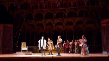 Dnipro, Ukrayna - 7 Ekim 2018: Dnipro Devlet Opera ve Bale Tiyatrosu üyeleri tarafından gerçekleştirilen Rigoletto opera.