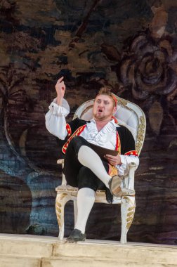 Dnipro, Ukrayna - 12 Ekim 2018: Dnipro Opera ve Bale Tiyatrosu üyeleri tarafından gerçekleştirilen Figaro'nun düğünü opera.