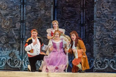 Dnipro, Ukrayna - 12 Ekim 2018: Dnipro Opera ve Bale Tiyatrosu üyeleri tarafından gerçekleştirilen Figaro'nun düğünü opera.