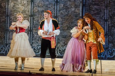 Dnipro, Ukrayna - 12 Ekim 2018: Dnipro Opera ve Bale Tiyatrosu üyeleri tarafından gerçekleştirilen Figaro'nun düğünü opera.