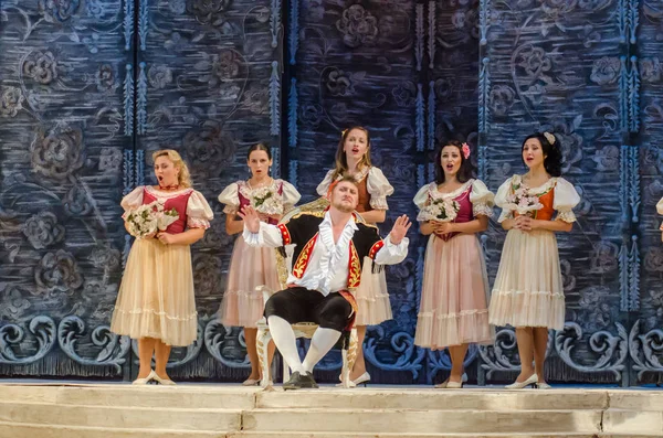 ドニプロ オペラ バレエ劇場のメンバーによって実行されるドニエプル ウクライナ 2018 フィガロの結婚オペラ — ストック写真