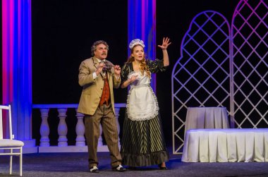 Dnipro, Ukrayna - 13 Ekim 2018: Komedi komedi tiyatro ve Dnipro devlet Drama üyeleri tarafından gerçekleştirilen maskeli balo.