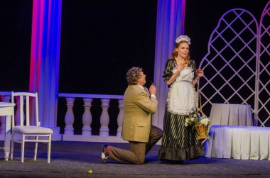 Dnipro, Ukrayna - 13 Ekim 2018: Komedi komedi tiyatro ve Dnipro devlet Drama üyeleri tarafından gerçekleştirilen maskeli balo.