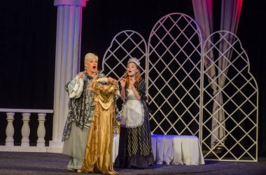 Dnipro, Ukrayna - 13 Ekim 2018: Komedi komedi tiyatro ve Dnipro devlet Drama üyeleri tarafından gerçekleştirilen maskeli balo.