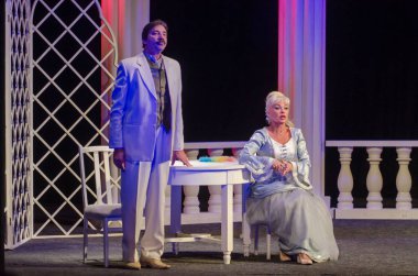 Dnipro, Ukrayna - 13 Ekim 2018: Komedi komedi tiyatro ve Dnipro devlet Drama üyeleri tarafından gerçekleştirilen maskeli balo.