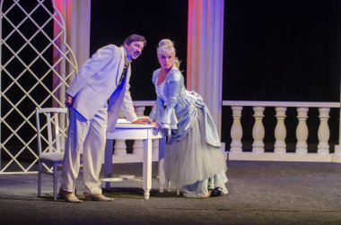 Dnipro, Ukrayna - 13 Ekim 2018: Komedi komedi tiyatro ve Dnipro devlet Drama üyeleri tarafından gerçekleştirilen maskeli balo.