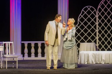 Dnipro, Ukrayna - 13 Ekim 2018: Komedi komedi tiyatro ve Dnipro devlet Drama üyeleri tarafından gerçekleştirilen maskeli balo.