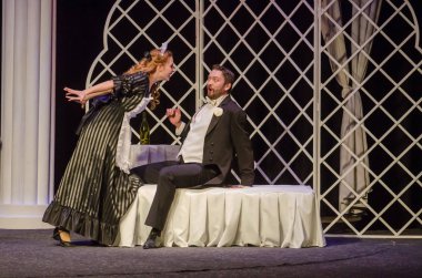 Dnipro, Ukrayna - 13 Ekim 2018: Komedi komedi tiyatro ve Dnipro devlet Drama üyeleri tarafından gerçekleştirilen maskeli balo.