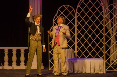 Dnipro, Ukrayna - 13 Ekim 2018: Komedi komedi tiyatro ve Dnipro devlet Drama üyeleri tarafından gerçekleştirilen maskeli balo.