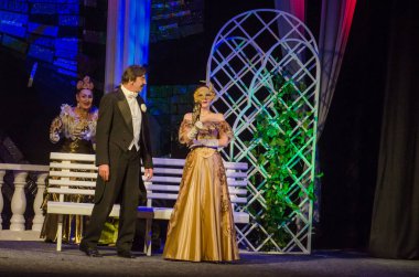 Dnipro, Ukrayna - 13 Ekim 2018: Komedi komedi tiyatro ve Dnipro devlet Drama üyeleri tarafından gerçekleştirilen maskeli balo.