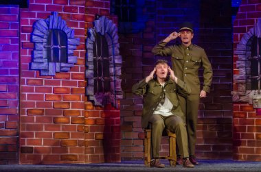 Dnipro, Ukrayna - 13 Ekim 2018: Komedi komedi tiyatro ve Dnipro devlet Drama üyeleri tarafından gerçekleştirilen maskeli balo.