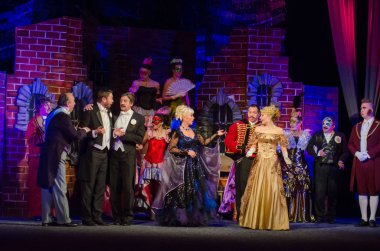 Dnipro, Ukrayna - 13 Ekim 2018: Komedi komedi tiyatro ve Dnipro devlet Drama üyeleri tarafından gerçekleştirilen maskeli balo.