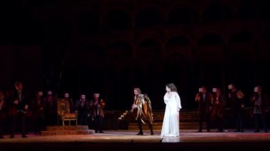 Dnipro, Ukrayna - 7 Ekim 2018: Dnipro Devlet Opera ve Bale Tiyatrosu üyeleri tarafından gerçekleştirilen Rigoletto opera.