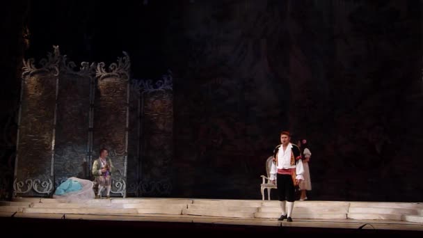 第聂伯罗彼得罗夫斯克 乌克兰 2018年10月12日 第聂伯罗彼得罗夫斯克歌剧和芭蕾舞剧院成员执行费加罗歌剧的婚姻 — 图库视频影像