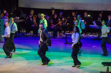 Dnipro, Ukrayna - 20 Ekim 2018: Müzikal Kvitka sanat projesi Kvitka Tsisik, Filarmoni Orkestrası üyeleri tarafından gerçekleştirilen..