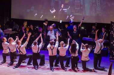 Dnipro, Ukrayna - 20 Ekim 2018: Müzikal Kvitka sanat projesi Kvitka Tsisik, Filarmoni Orkestrası üyeleri tarafından gerçekleştirilen..