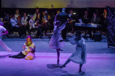 Dnipro, Ukrayna - 20 Ekim 2018: Müzikal Kvitka sanat projesi Kvitka Tsisik, Filarmoni Orkestrası üyeleri tarafından gerçekleştirilen..