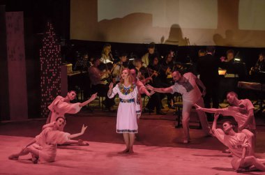 Dnipro, Ukrayna - 20 Ekim 2018: Müzikal Kvitka sanat projesi Kvitka Tsisik, Filarmoni Orkestrası üyeleri tarafından gerçekleştirilen..