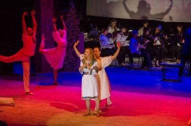 Dnipro, Ukrayna - 20 Ekim 2018: Müzikal Kvitka sanat projesi Kvitka Tsisik, Filarmoni Orkestrası üyeleri tarafından gerçekleştirilen..