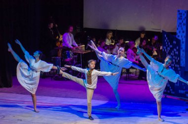 Dnipro, Ukrayna - 20 Ekim 2018: Müzikal Kvitka sanat projesi Kvitka Tsisik, Filarmoni Orkestrası üyeleri tarafından gerçekleştirilen..