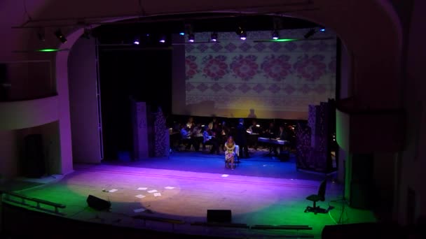 第聂伯罗彼得罗夫斯克 乌克兰 2018年10月20日 克维特卡 Tsisik 在爱乐乐团的艺术项目成员表演的音乐克维特卡 — 图库视频影像