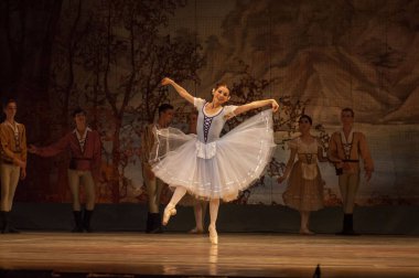 Dnipro, Ukrayna - 3 Kasım 2018: Klasik bale Giselle Adolphe Adam tarafından Dnipro Opera ve Bale Tiyatrosu üyeleri tarafından gerçekleştirilen.
