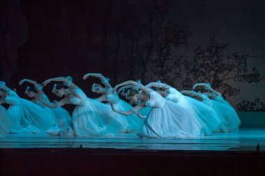 Dnipro, Ukrayna - 3 Kasım 2018: Klasik bale Giselle Adolphe Adam tarafından Dnipro Opera ve Bale Tiyatrosu üyeleri tarafından gerçekleştirilen.