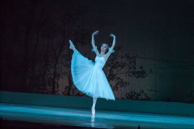 Dnipro, Ukrayna - 3 Kasım 2018: Klasik bale Giselle Adolphe Adam tarafından Dnipro Opera ve Bale Tiyatrosu üyeleri tarafından gerçekleştirilen.