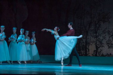 Dnipro, Ukrayna - 3 Kasım 2018: Klasik bale Giselle Adolphe Adam tarafından Dnipro Opera ve Bale Tiyatrosu üyeleri tarafından gerçekleştirilen.