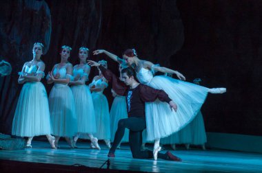 Dnipro, Ukrayna - 3 Kasım 2018: Klasik bale Giselle Adolphe Adam tarafından Dnipro Opera ve Bale Tiyatrosu üyeleri tarafından gerçekleştirilen.