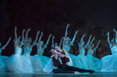 Dnipro, Ukrayna - 3 Kasım 2018: Klasik bale Giselle Adolphe Adam tarafından Dnipro Opera ve Bale Tiyatrosu üyeleri tarafından gerçekleştirilen.