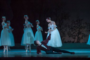 Dnipro, Ukrayna - 3 Kasım 2018: Klasik bale Giselle Adolphe Adam tarafından Dnipro Opera ve Bale Tiyatrosu üyeleri tarafından gerçekleştirilen.