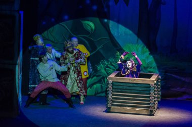 Dnipro, Ukrayna - 4 Kasım 2018: Mucize-Yudo Dnipro devlet Drama ve komedi tiyatro üyeleri tarafından gerçekleştirilen sualtı Krallık.