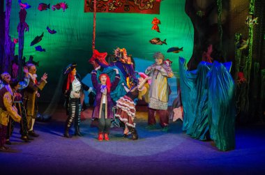 Dnipro, Ukrayna - 4 Kasım 2018: Mucize-Yudo Dnipro devlet Drama ve komedi tiyatro üyeleri tarafından gerçekleştirilen sualtı Krallık.