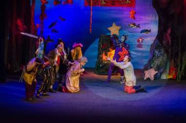 Dnipro, Ukrayna - 4 Kasım 2018: Mucize-Yudo Dnipro devlet Drama ve komedi tiyatro üyeleri tarafından gerçekleştirilen sualtı Krallık.