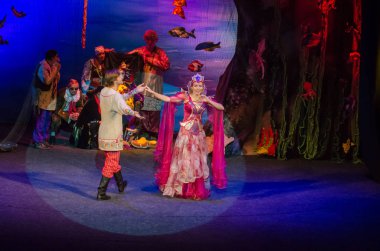 Dnipro, Ukrayna - 4 Kasım 2018: Mucize-Yudo Dnipro devlet Drama ve komedi tiyatro üyeleri tarafından gerçekleştirilen sualtı Krallık.