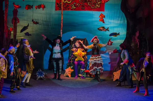 乌克兰第聂伯罗 2018年11月4日 由第聂伯亚邦戏剧和喜剧剧院成员表演的水下王国的米拉克斯 — 图库照片