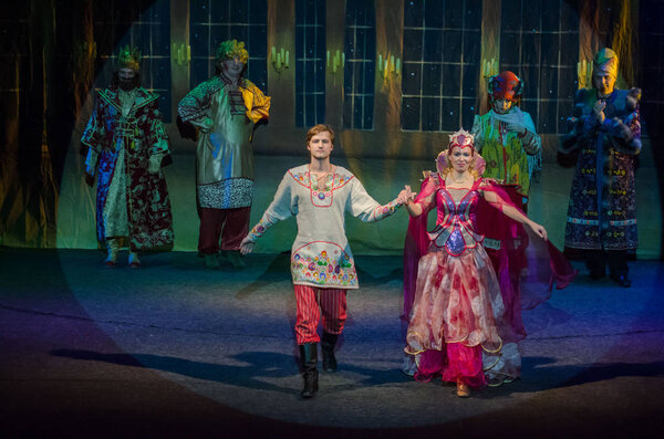 ДНИПРО, УКРАИНА - 4 ноября 2018 года: Чудо-Юдо в подводном царстве в исполнении членов Днепровского государственного драматического и комедийного театра
.