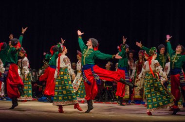 Dnipro, Ukrayna - 7 Kasım 2018: Ulusal gelenekleri, gümrük ve folklor topluluğu Slavutych Devlet Dram Tiyatrosu'nda üyeleri tarafından gerçekleştirilen Ukrayna halkının ayinleri.