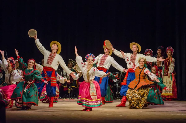 乌克兰第聂伯罗 2018年11月7日 乌克兰人民的民族传统 习俗和仪式 由民俗合唱团成员在国家戏剧剧院表演 — 图库照片