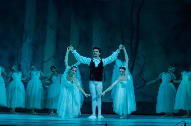 Dnipro, Ukrayna - 17 Kasım 2018: Klasik bale Sylphs Frederic Chopin müzik Dnipro Opera ve Bale Tiyatrosu üyeleri tarafından gerçekleştirilen.
