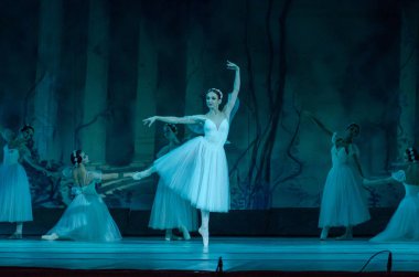 Dnipro, Ukrayna - 17 Kasım 2018: Klasik bale Sylphs Frederic Chopin müzik Dnipro Opera ve Bale Tiyatrosu üyeleri tarafından gerçekleştirilen.
