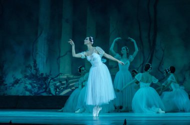 Dnipro, Ukrayna - 17 Kasım 2018: Klasik bale Sylphs Frederic Chopin müzik Dnipro Opera ve Bale Tiyatrosu üyeleri tarafından gerçekleştirilen.
