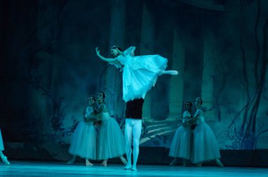 Dnipro, Ukrayna - 17 Kasım 2018: Klasik bale Sylphs Frederic Chopin müzik Dnipro Opera ve Bale Tiyatrosu üyeleri tarafından gerçekleştirilen.