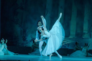 Dnipro, Ukrayna - 17 Kasım 2018: Klasik bale Sylphs Frederic Chopin müzik Dnipro Opera ve Bale Tiyatrosu üyeleri tarafından gerçekleştirilen.