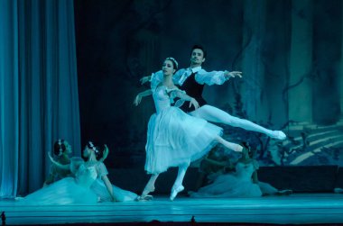 Dnipro, Ukrayna - 17 Kasım 2018: Klasik bale Sylphs Frederic Chopin müzik Dnipro Opera ve Bale Tiyatrosu üyeleri tarafından gerçekleştirilen.