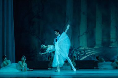 Dnipro, Ukrayna - 17 Kasım 2018: Klasik bale Sylphs Frederic Chopin müzik Dnipro Opera ve Bale Tiyatrosu üyeleri tarafından gerçekleştirilen.
